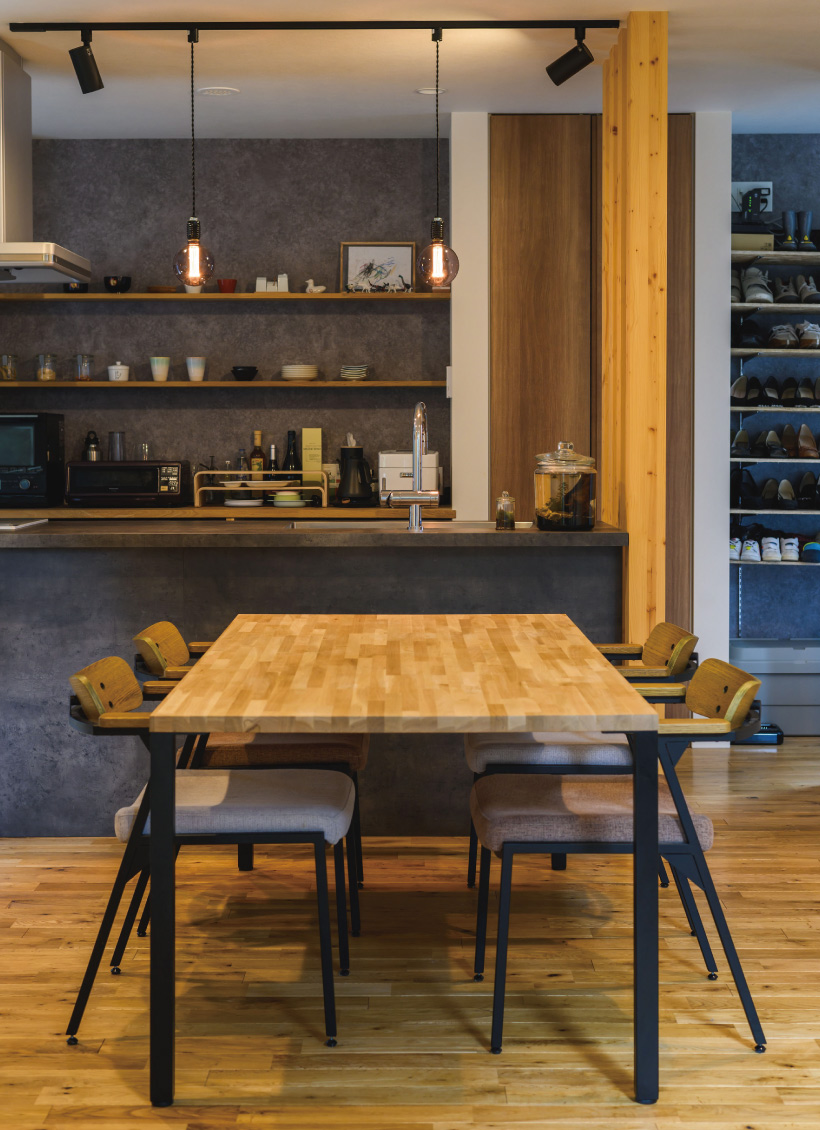 アイランドキッチン。夫婦で料理ができる広々とした設計