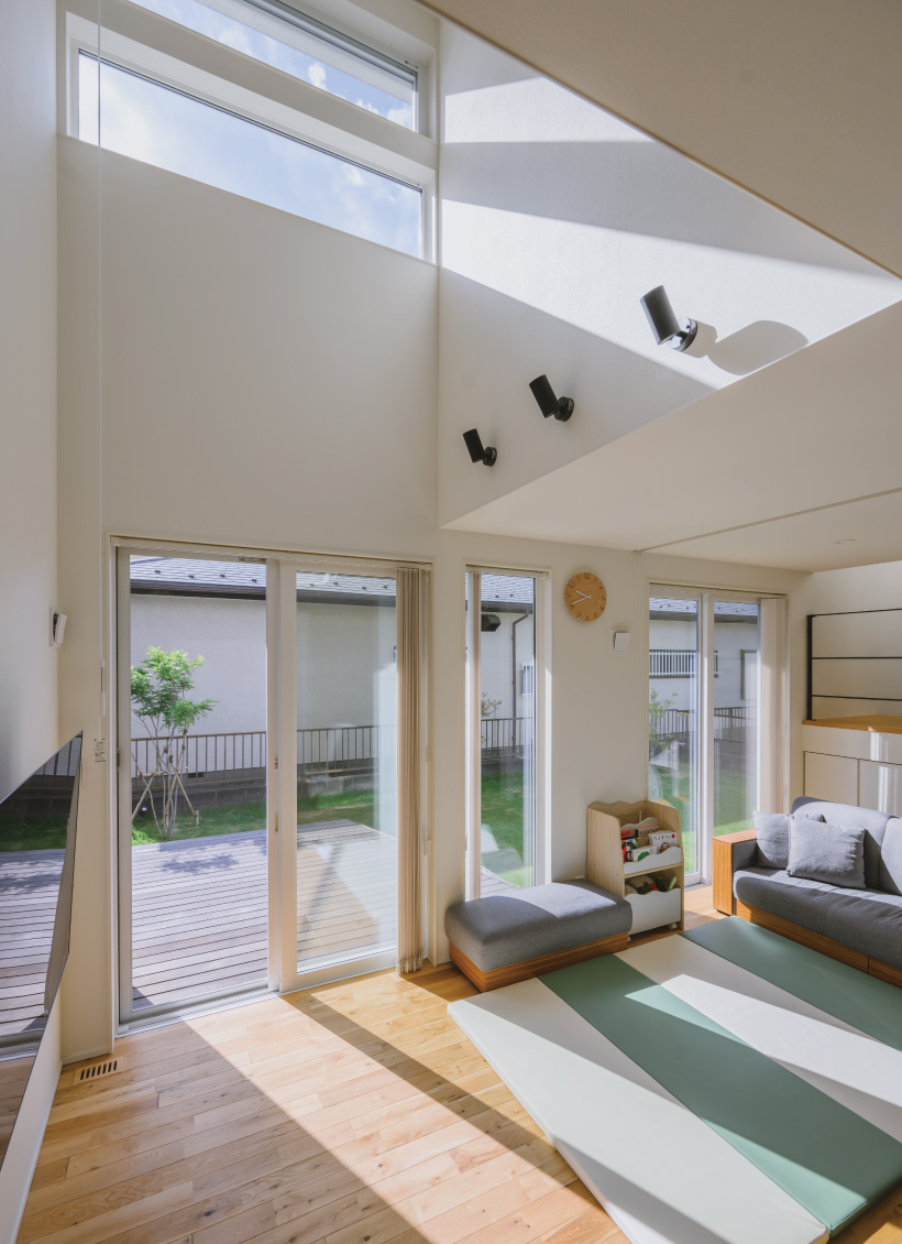 吹き抜けリビング 採光 旗竿地 注文住宅 光と風の家