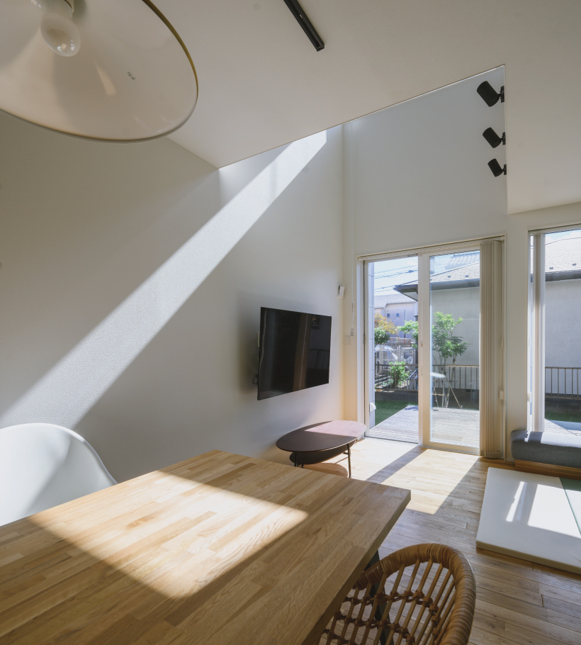 吹き抜けリビング 採光 旗竿地 注文住宅 光と風の家