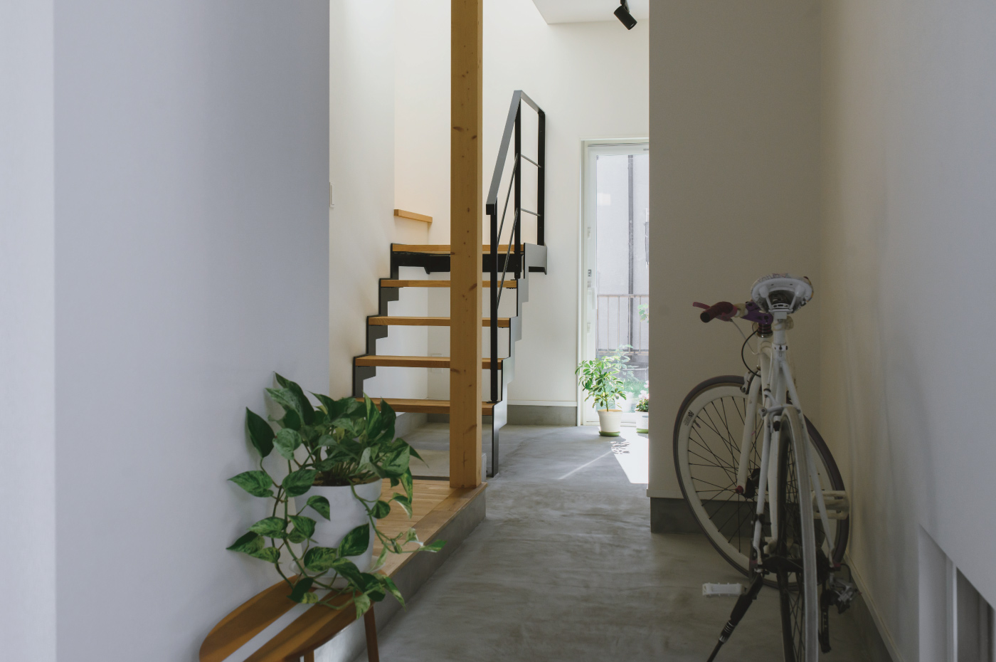 旗竿地 間取り 注文住宅 玄関 土間 シューズクローク 動線設計